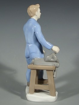 Porzellanfigur Handwerker Schlosser, Gräfenthal Thüringen, H: 24 cm
