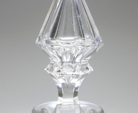 große Glaskaraffe mit Verschluss, geschliffenes Dekor, H: 39 cm