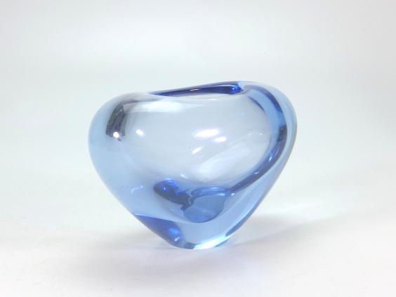 Vase in Herzform, hellblaues Glas, Holmegaard, Per Lütken, H: 10 cm
