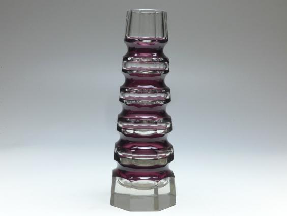 Vase, violetter Überfang, geschliffen, H: 25 cm