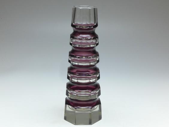 Vase, violetter Überfang, geschliffen, H: 25 cm