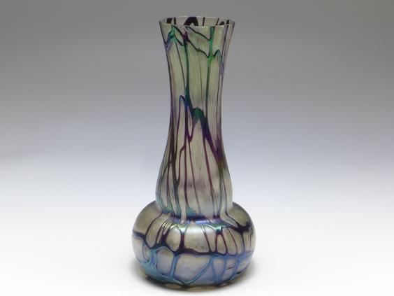 Vase, wohl Pallme-König, um 1900, helles Glas, eingewalzte Glasfäden