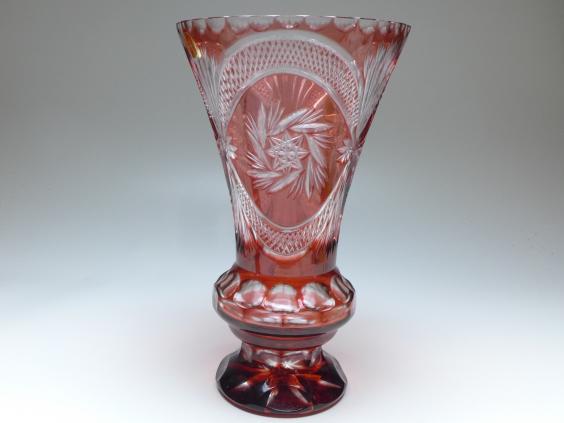 große Vase, Kelchvase, Handschliff, roter Überfang, H: 34 cm