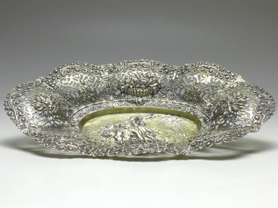ovale Schale mit Paar, Rosendekor und Durchbruchrand, 800er Silber, 4 x 27 x 16,5 cm, 251 g