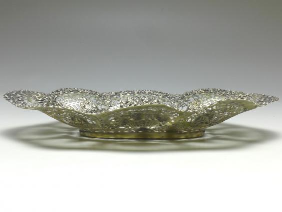 ovale Schale mit Paar, Rosendekor und Durchbruchrand, 800er Silber, 4 x 27 x 16,5 cm, 251 g
