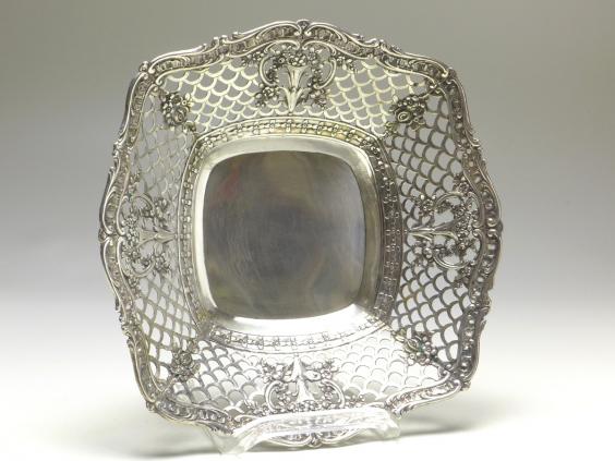 eckige Schale, durchbrochener Rand mit gefüllten Vasen, 800er Silber, 5 x 23 x 23 cm, 317 g