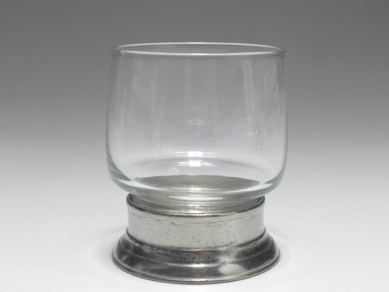Glas mit Zinnmontur, H: 8,5 cm