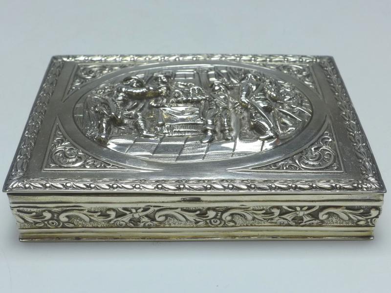 Deckeldose, 800er Silber, Wirtshausszene, 10,5 x 8 cm