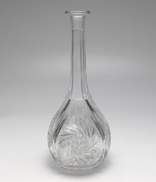 Glaskaraffe, geschliffenes Dekor, H: 31 cm