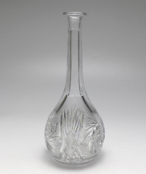Glaskaraffe, geschliffenes Dekor, H: 31 cm