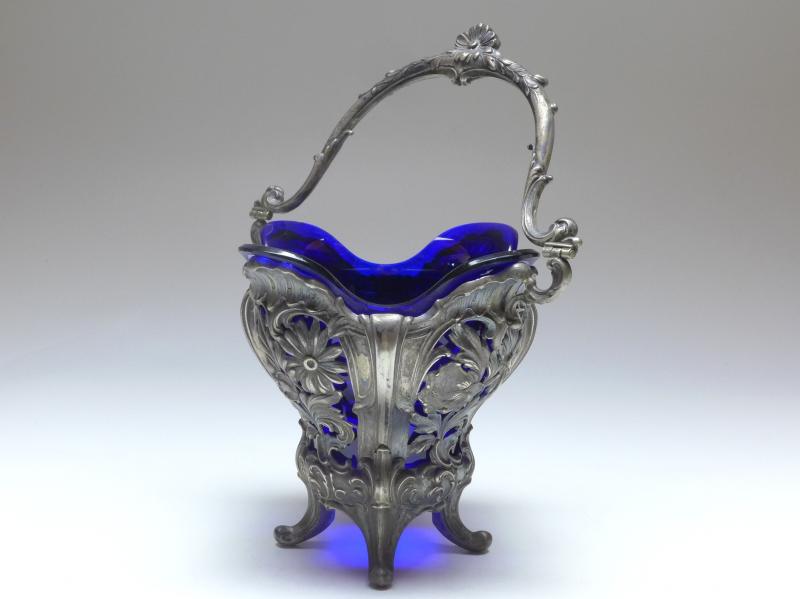 Henkelkorb mit kobaltblauem Glaseinsatz, 800er Silber, 1890/1910, Pralinenkorb