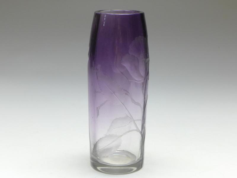 Vase, Moser, Karlsbad, um 1900, farbloses Glas Verlauf violett, Blumendekor