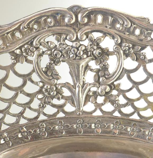 eckige Schale, durchbrochener Rand mit gefüllten Vasen, 800er Silber, 5 x 23 x 23 cm, 317 g