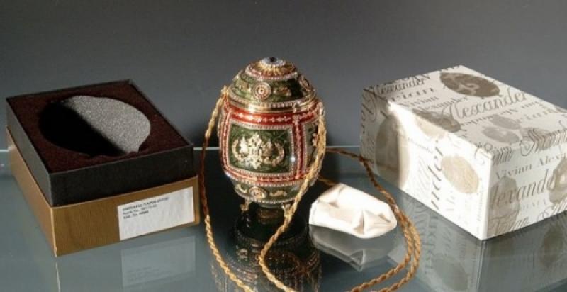 Abendtasche in Eiform von Vivian Alexander Imperial Napoleonic, Geschenkbox