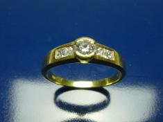 Ring: 750er Gold, GG, 5 Brillanten zus. 0,58 ct.